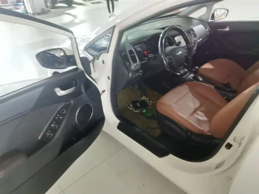 Kia K3S 2014 1.6L Automatic GLS фото 16