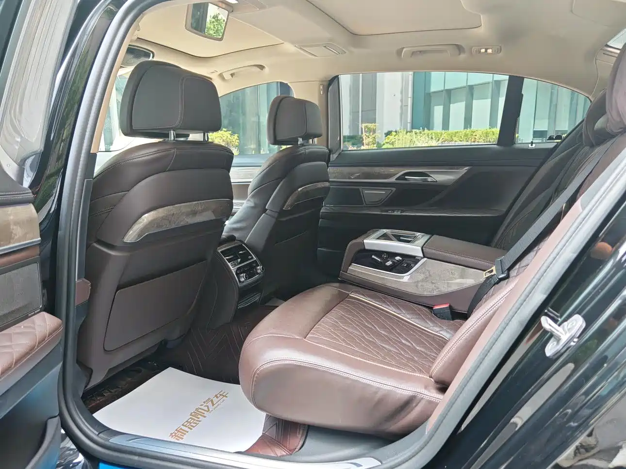 BMW 7 Series 2021 Model 740Li Leading Luxury Package фото 9