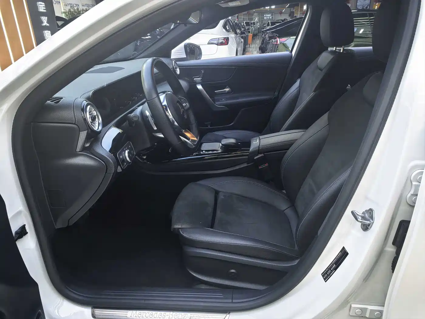 Mercedes-Benz A-Class 2023 A 200 L Fashion фото 11