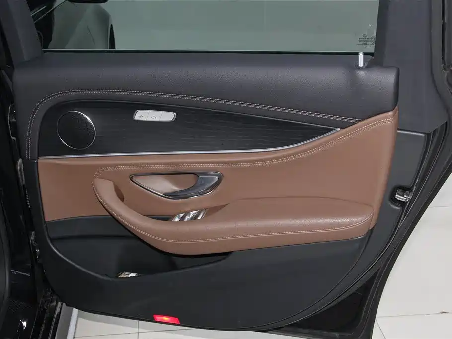 Mercedes-Benz E-Class 2023 E 300 L Sport Fashion фото 28