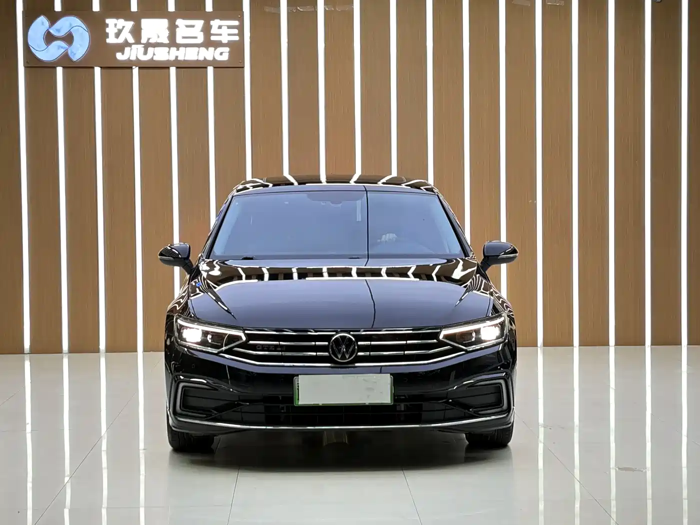 VOLKSWAGEN MAGOTAN GTE PLUG IN HYBRID