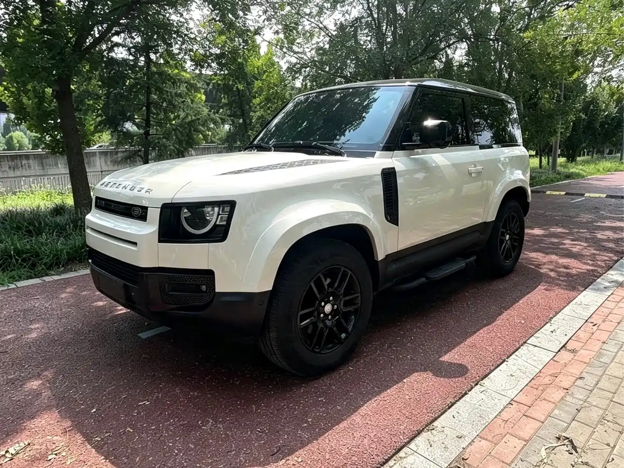 Photo 2 - Land Rover Defender
