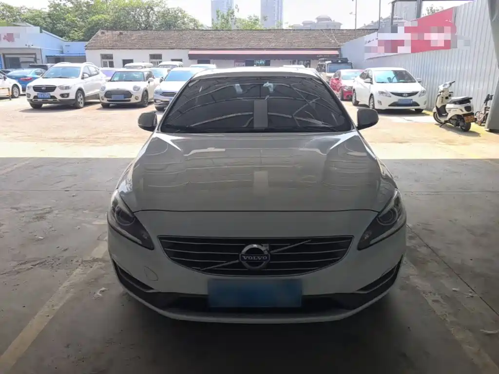 Фото 3 - Volvo S60