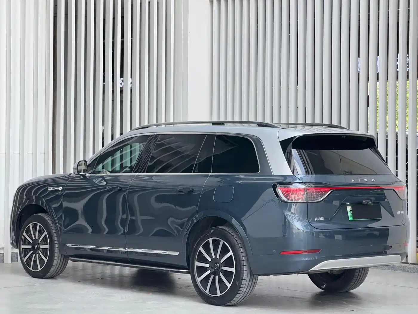 AITO Wenjie AITO M9 2024 Pure Electric Max Edition 100kWh 6-Seater фото 6