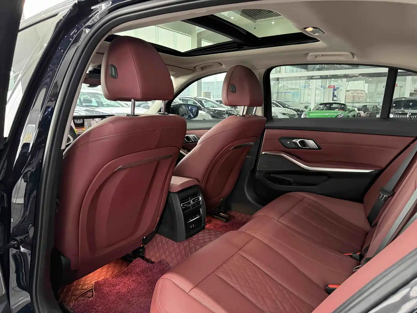 BMW 3 Series 2024 325Li M Sport Shadowline Package фото 11