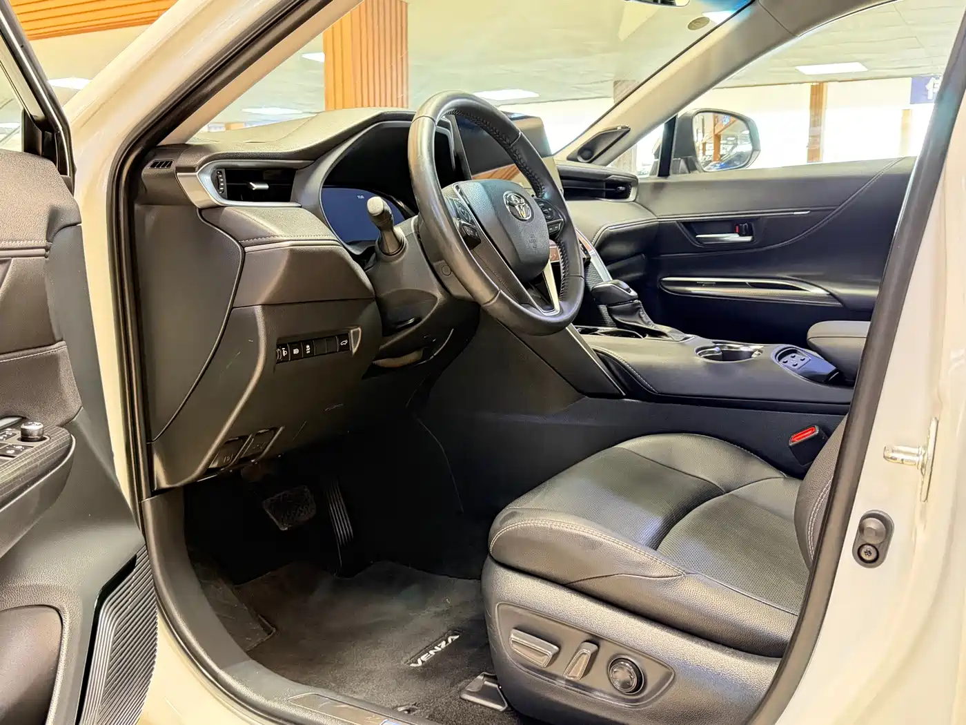 Toyota Venza 2024 2023 2.0L CVT FWD Premium