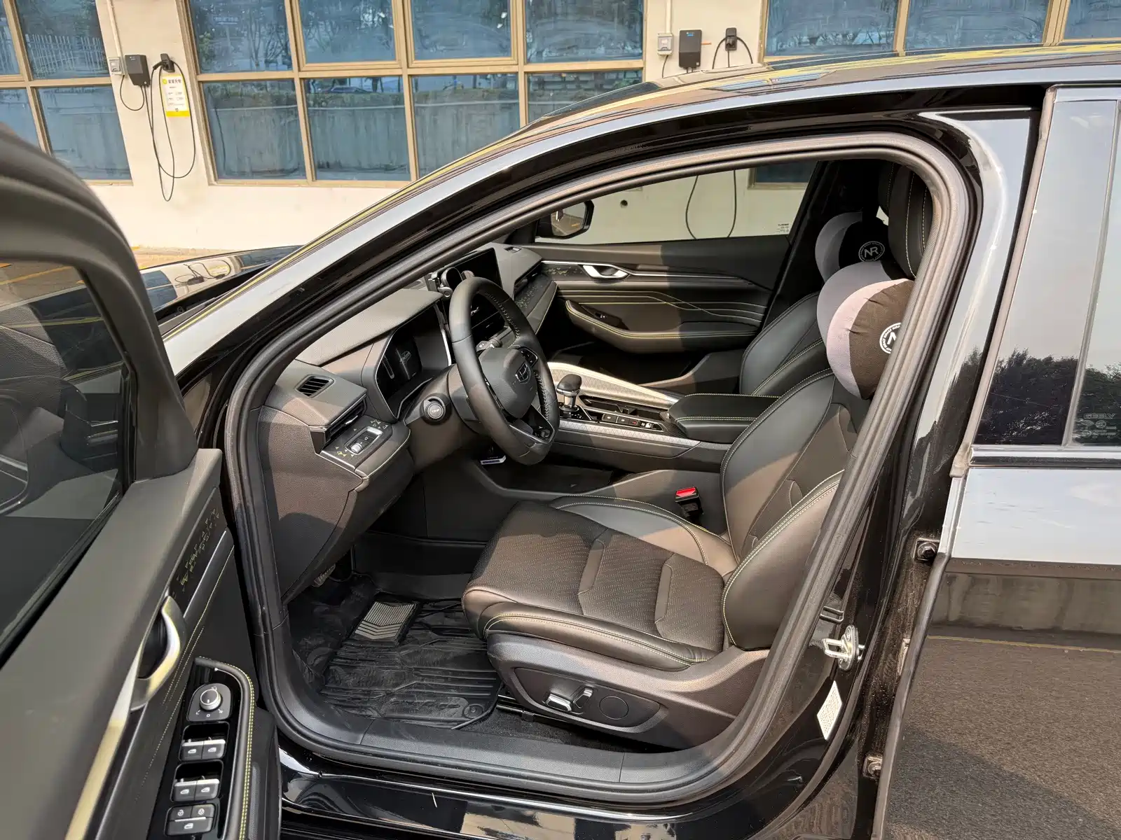 Фото 4 - Geely Preface