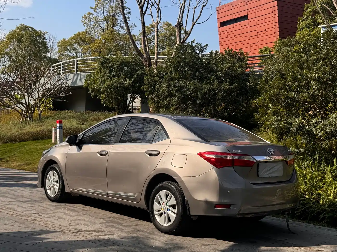Toyota Corolla 2014 1.6L CVT GL-i фото 8