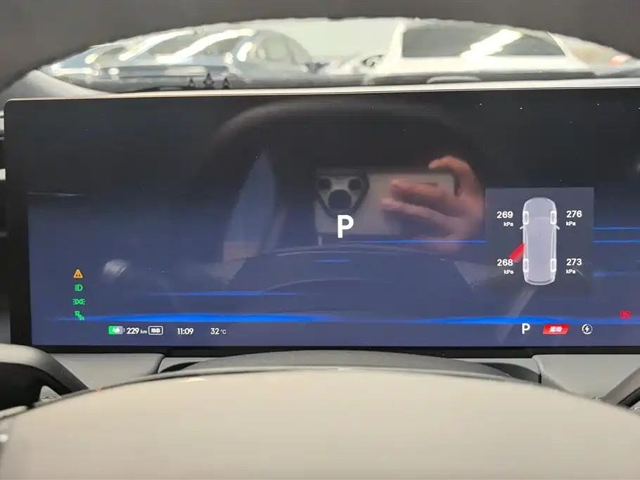 Geely Galaxy Galaxy E8 2025 575km Voyage Smart Drive Edition фото 14
