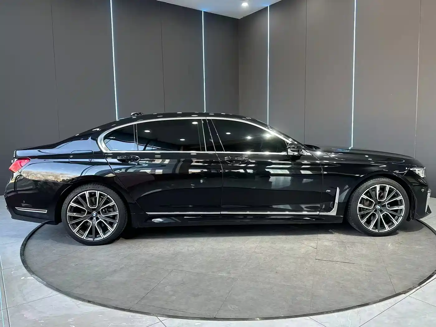 BMW 7 SERIES