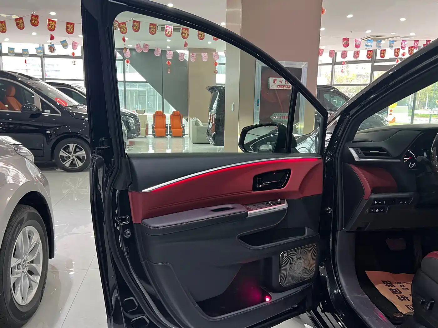 Toyota Granvia 2024 2.5L Hybrid Comfort фото 4