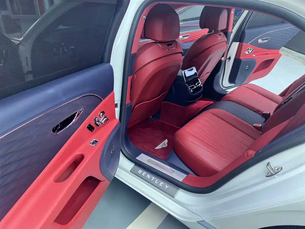 Bentley Flying Spur 2023 4.0T V8 Elegance Edition фото 9