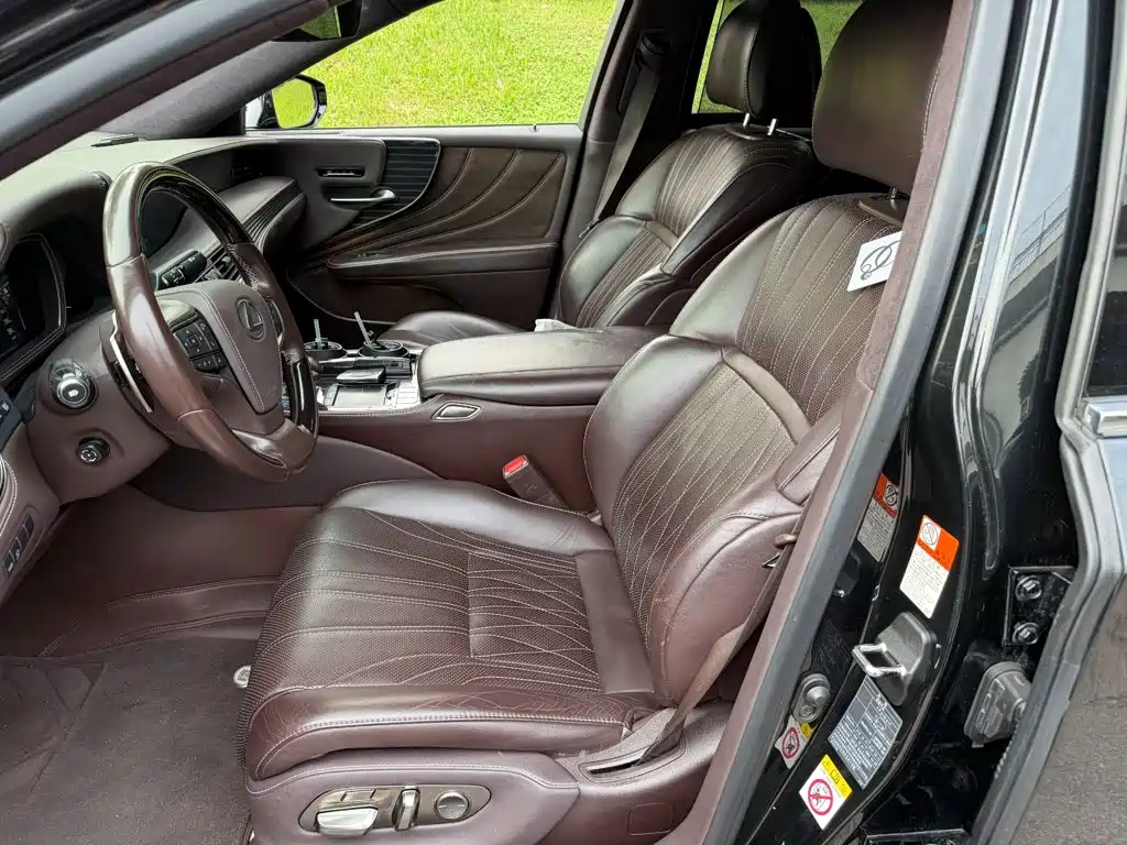 Фото 8 - Lexus LS