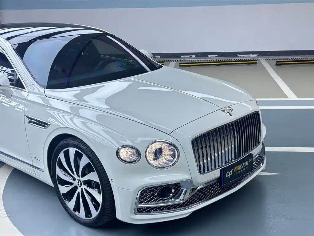 Bentley Flying Spur 2023 4.0T V8 Elegance Edition фото 3