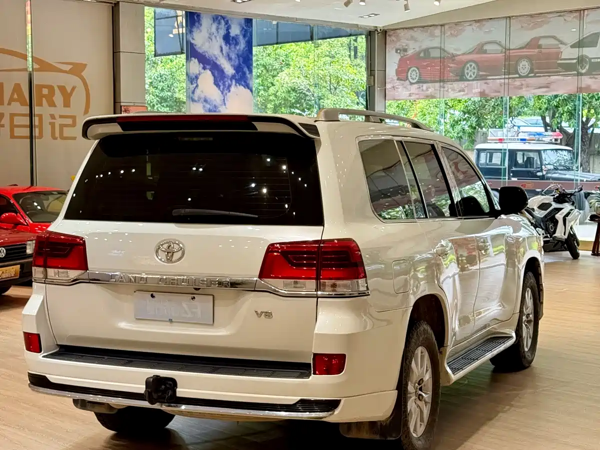 Toyota Land Cruiser (Import) 2017