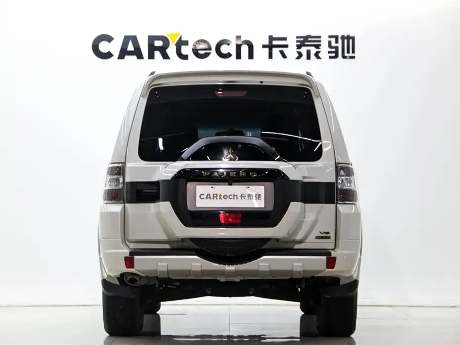 Mitsubishi Pajero (Import) 2020 3.0L Automatic Standard Edition фото 5