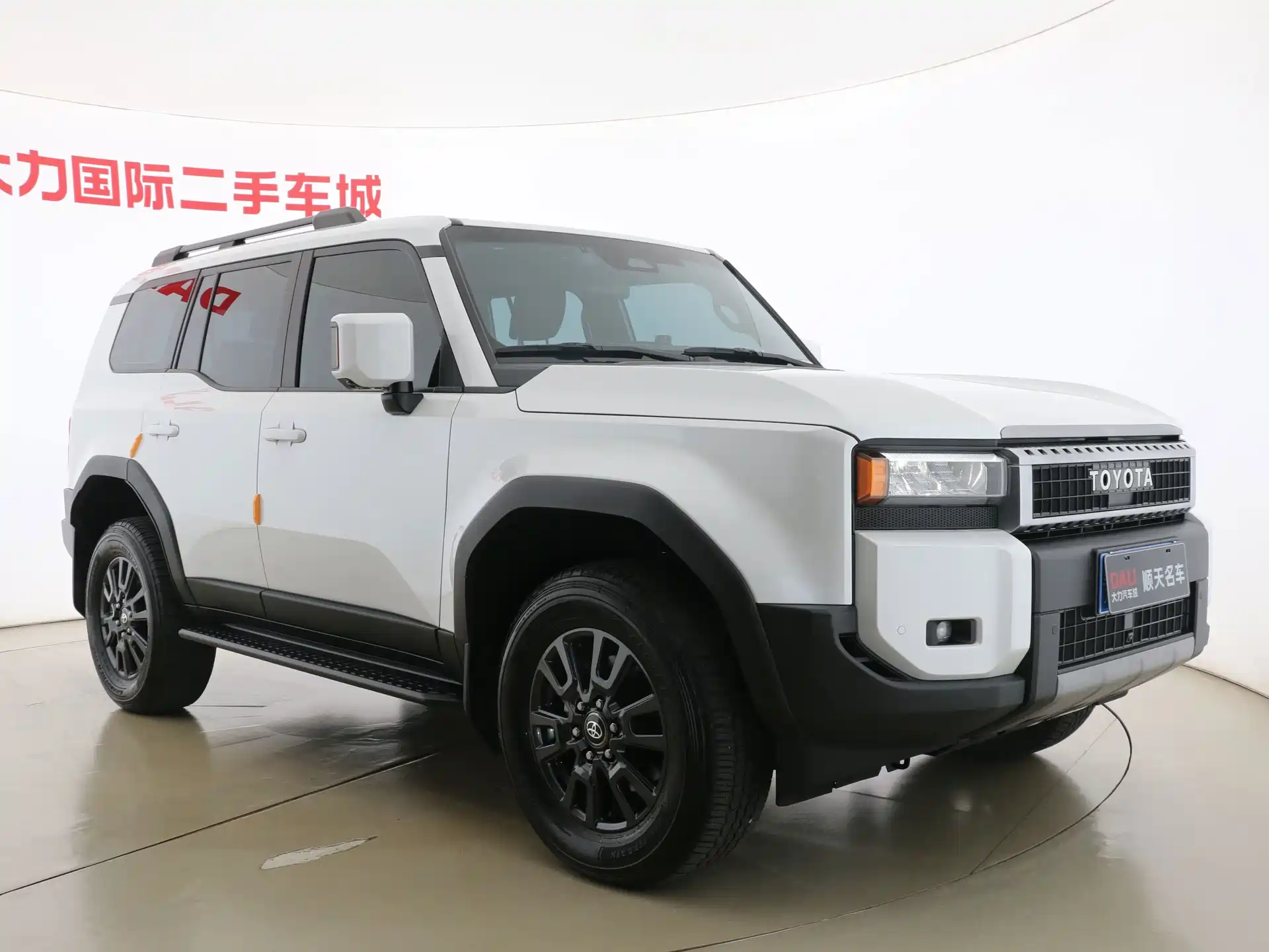 Photo 3 - Toyota Prado