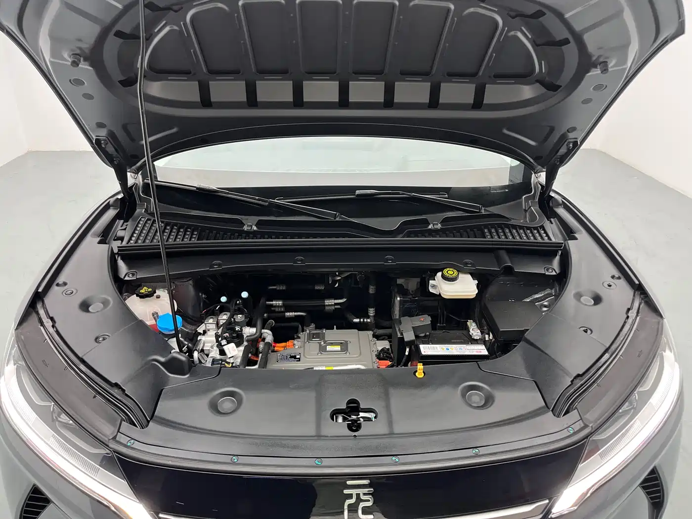 BYD Yuan UP 2024 401KM Surpass Edition фото 9