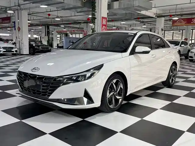 Hyundai Elantra 2022