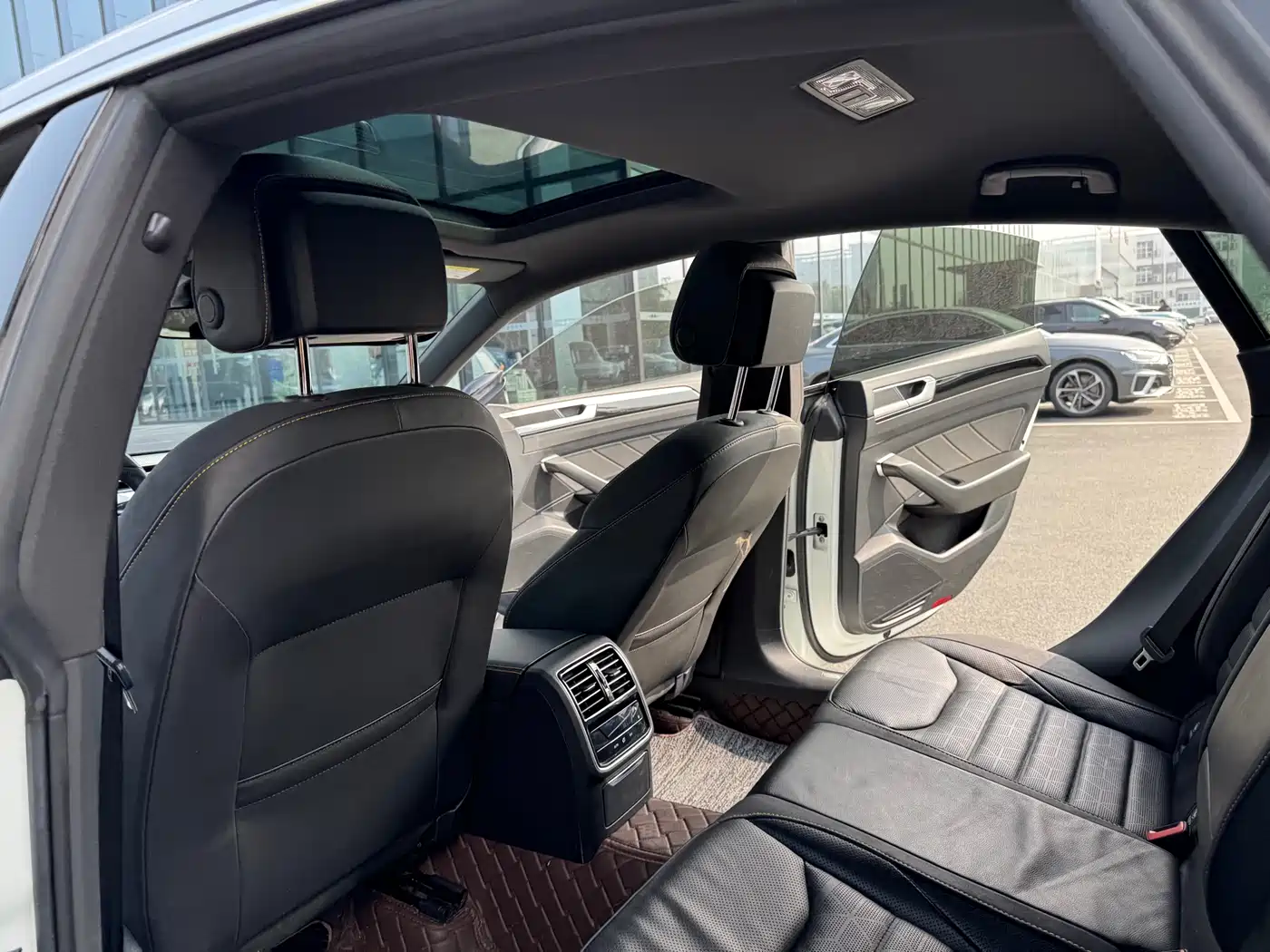 Volkswagen FAW-Volkswagen CC 2023 380TSI Eye-catching Edition фото 7