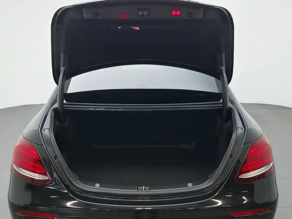 Mercedes-Benz E-Class, миниатюра 16