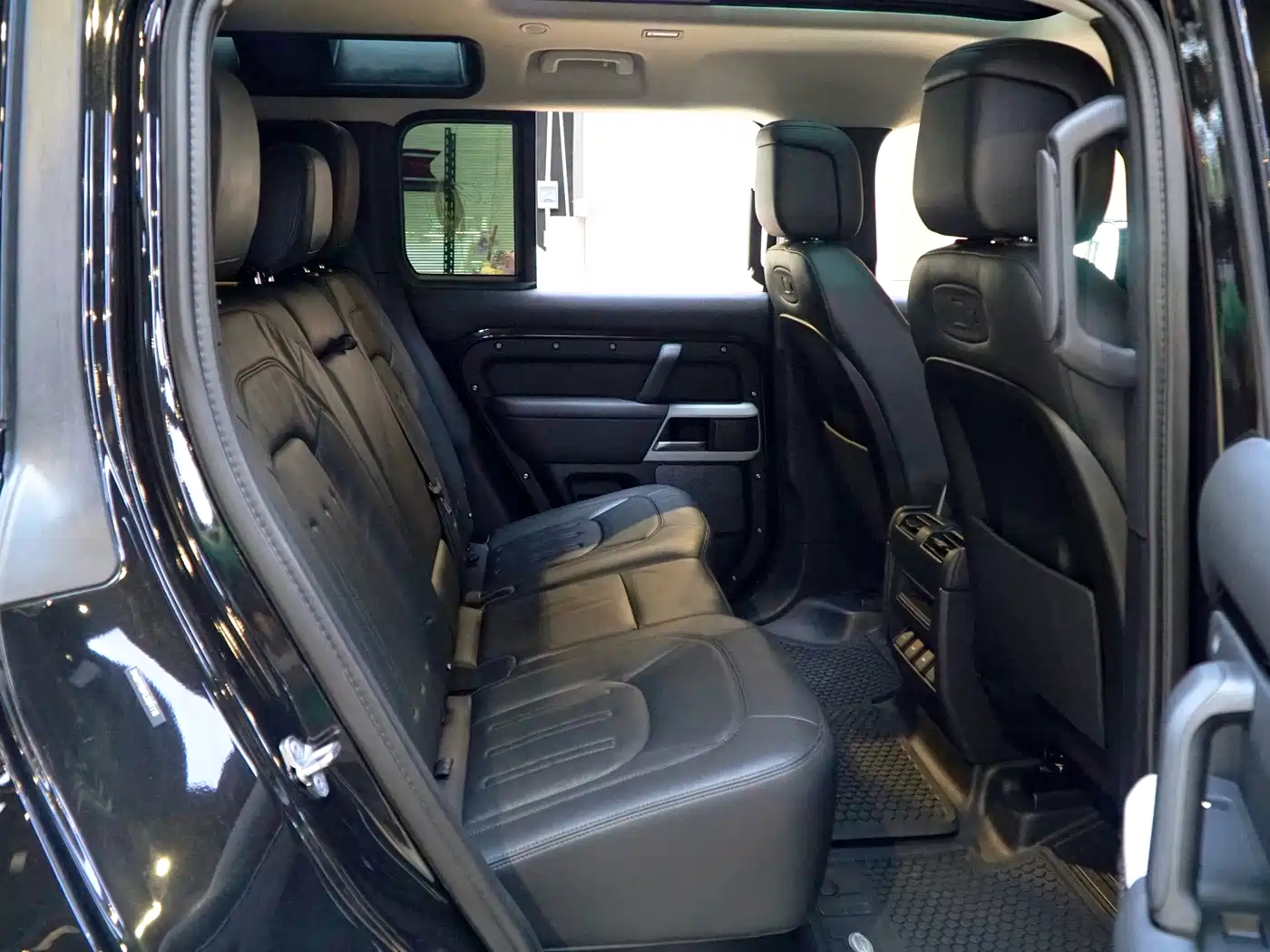 Land Rover Defender 2021 110 P400 X-DYNAMIC HSE фото 12