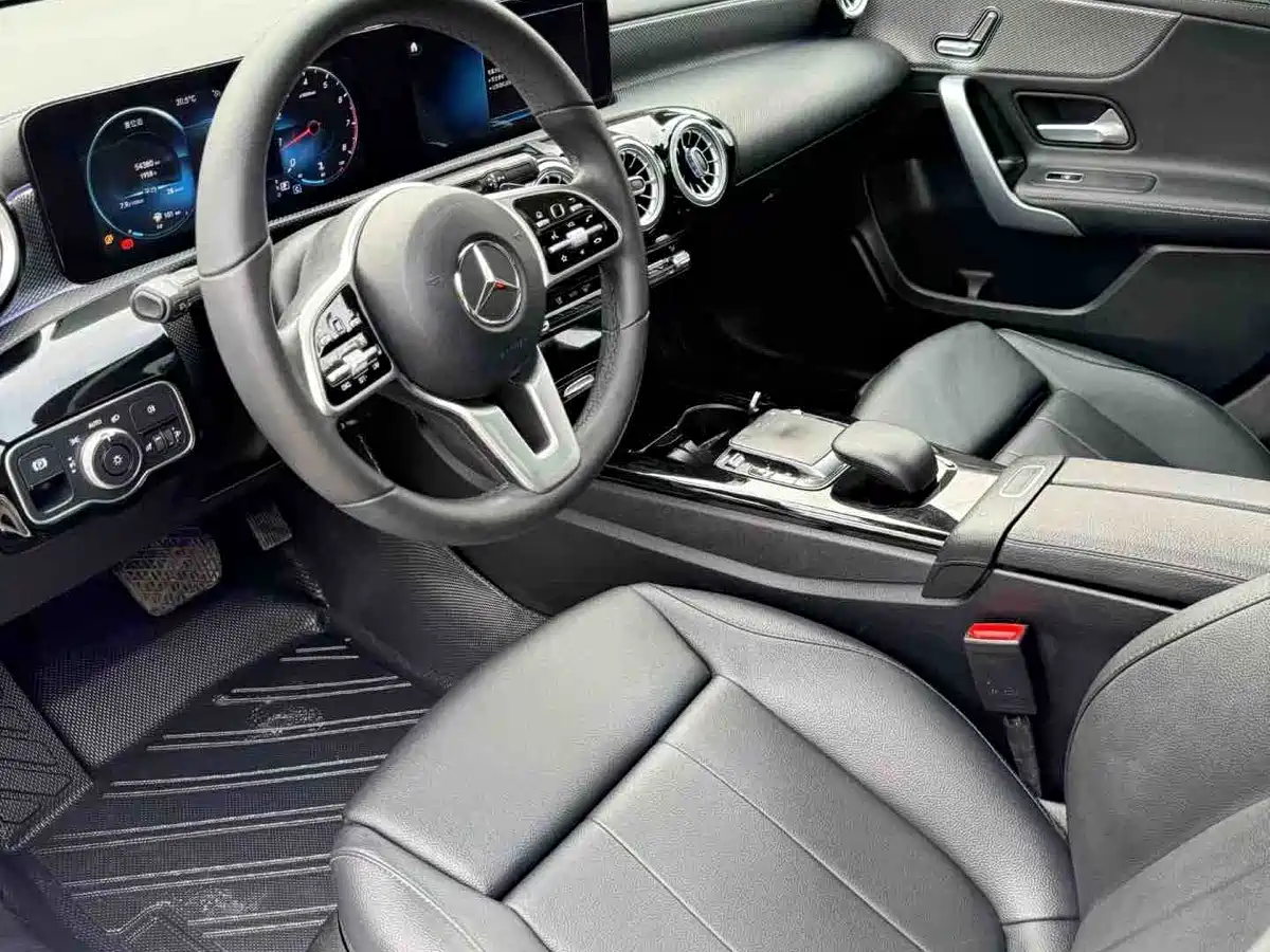 Mercedes-Benz A-Class 2021 A 200 L Sport Sedan Fashion Edition фото 3