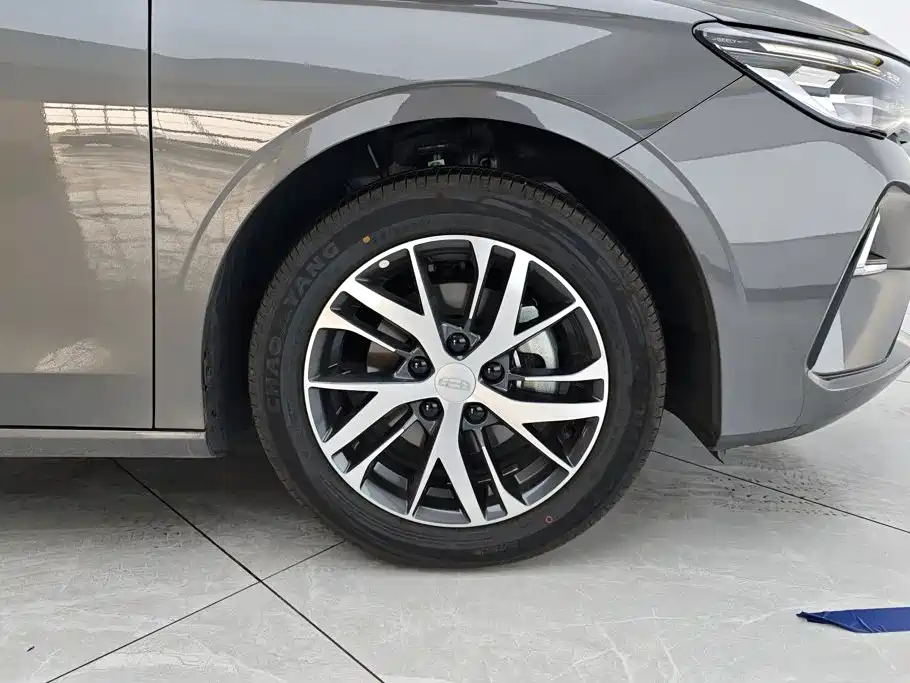 Фото 6 - Geely Emgrand