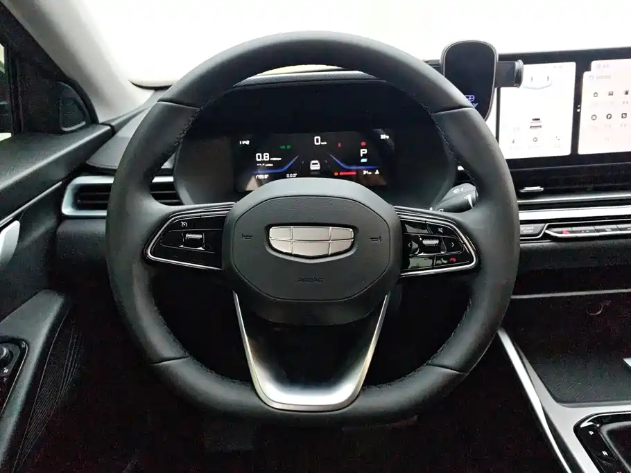 Фото 15 - Geely Emgrand