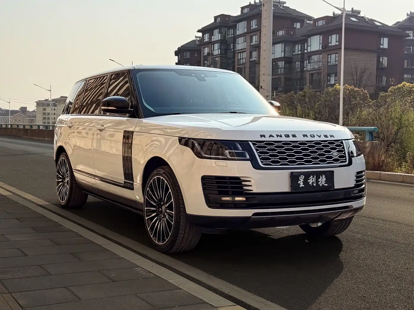 Land Rover Range Rover 2017 3.0 SC V6 Vogue SE Autobiography LWB фото 3