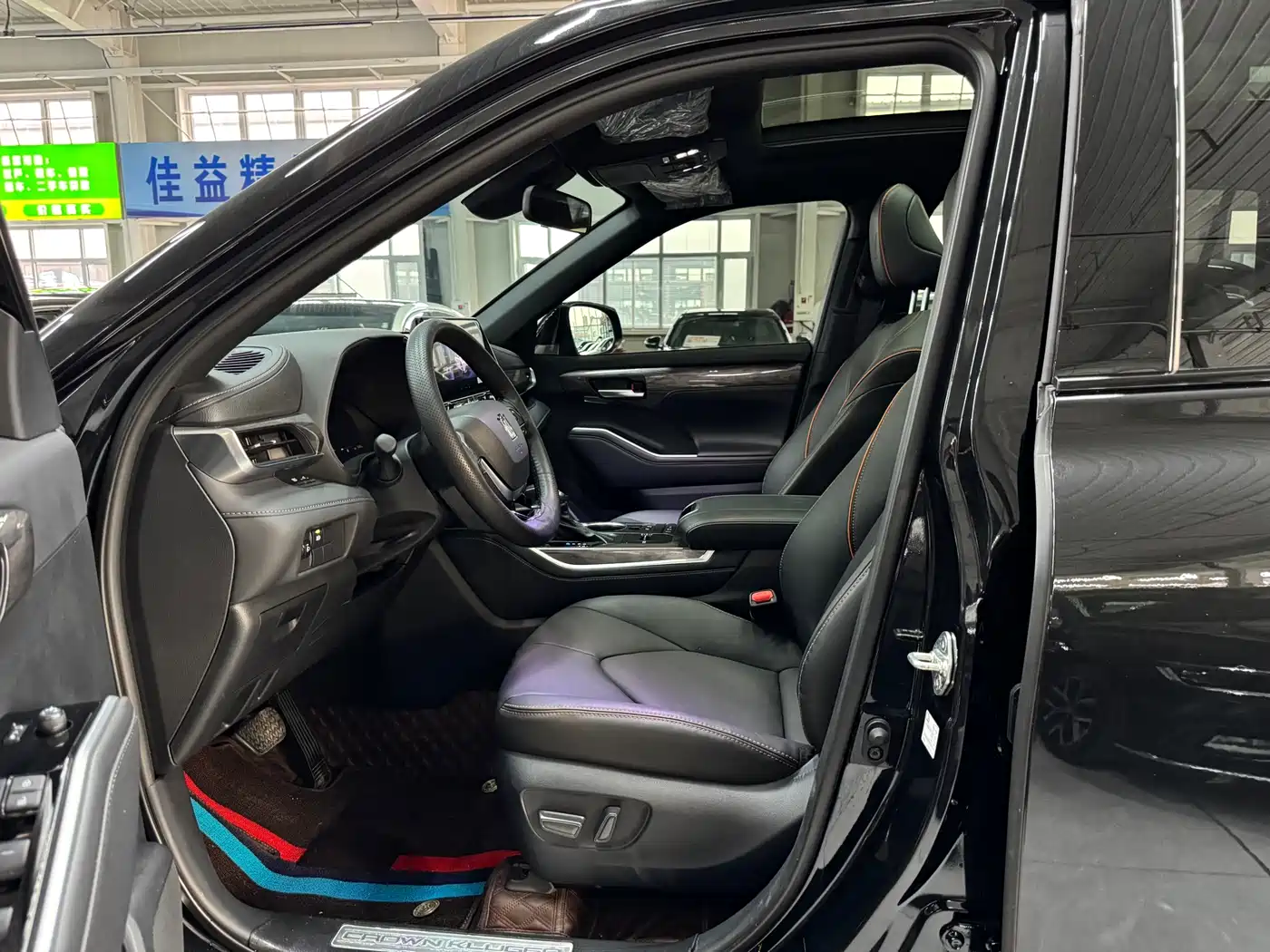 Toyota Crown Kluger 2024 2.5L HEV 4WD Luxury Edition фото 8