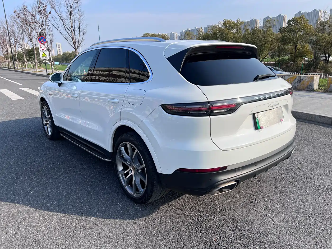 Porsche Cayenne New Energy 2022 Cayenne E-Hybrid 2.0T Platinum Edition фото 6