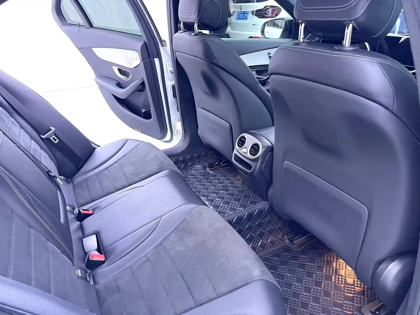 Mercedes-Benz C-Class, миниатюра 12