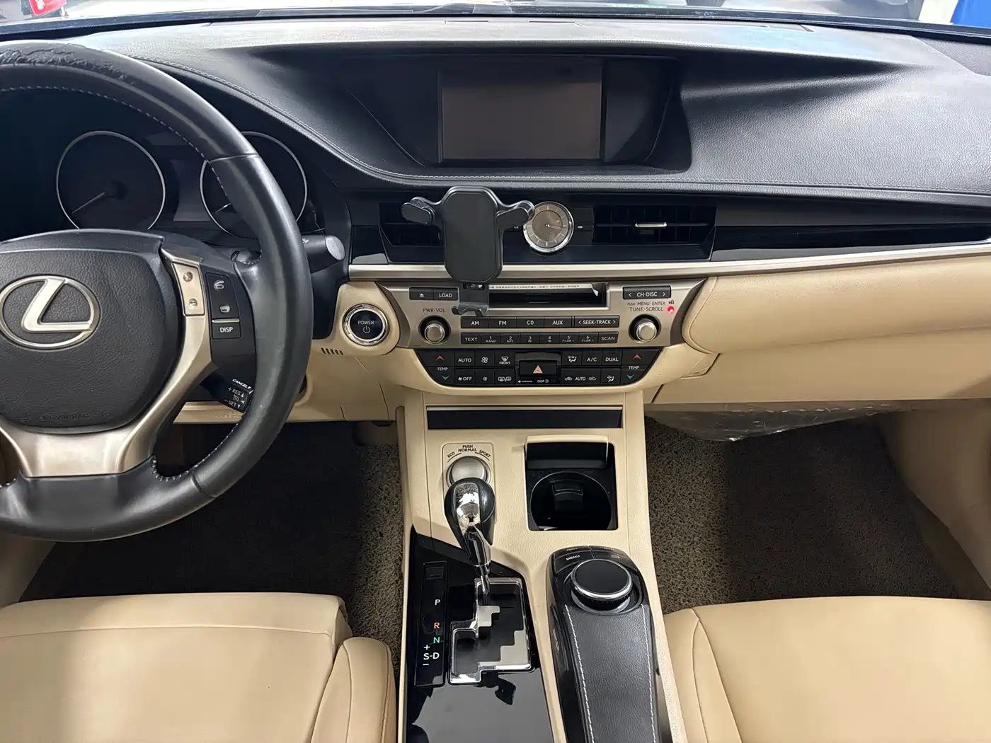Фото 17 - Lexus ES