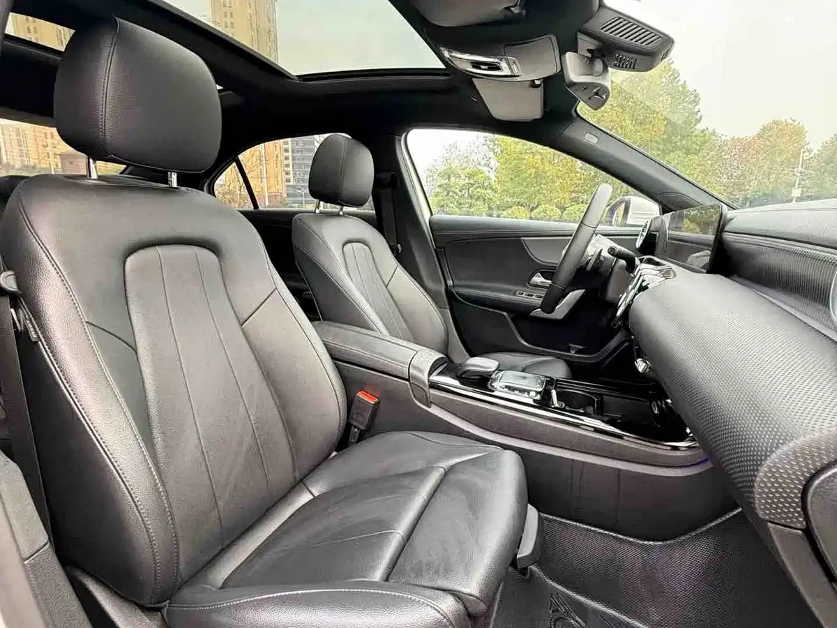Mercedes-Benz A-Class 2021 A 200 L Sport Sedan Fashion Edition фото 4