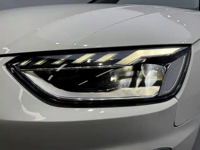 Фото 13 - Audi A4L