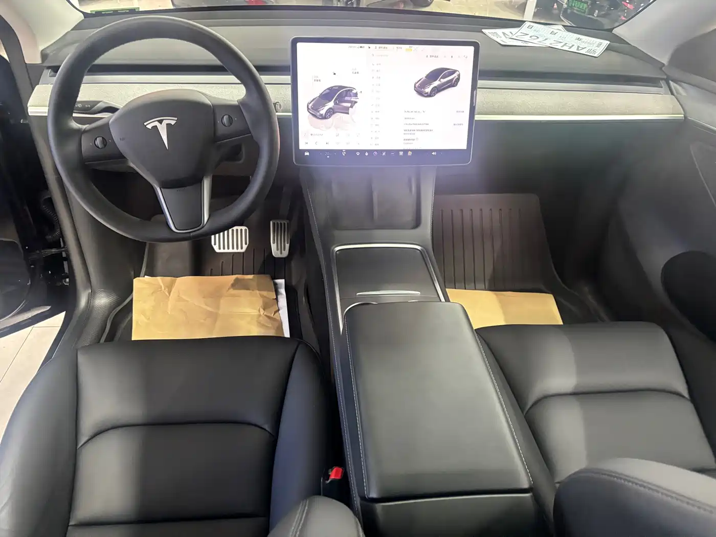 TESLA MODEL Y