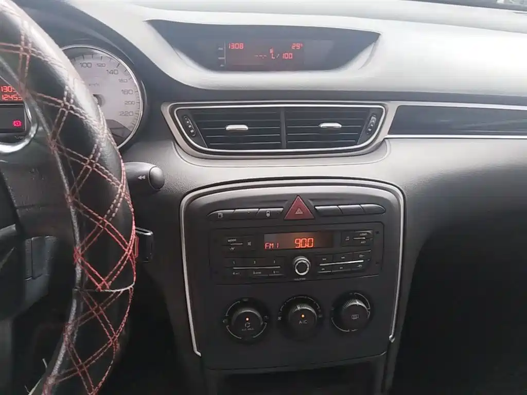Peugeot 308 2014 Model Joy Edition Classic 1.6L Automatic Superior Style фото 20