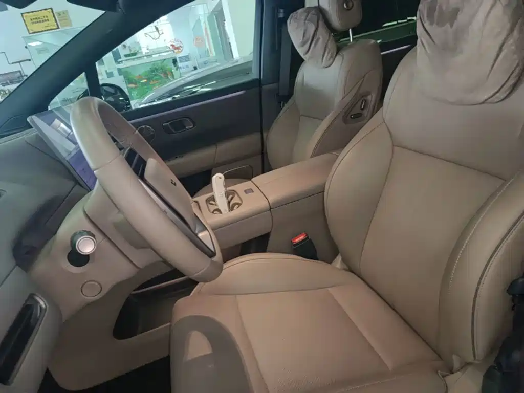 Li Auto i6 2026 2025 2WD Base Model
