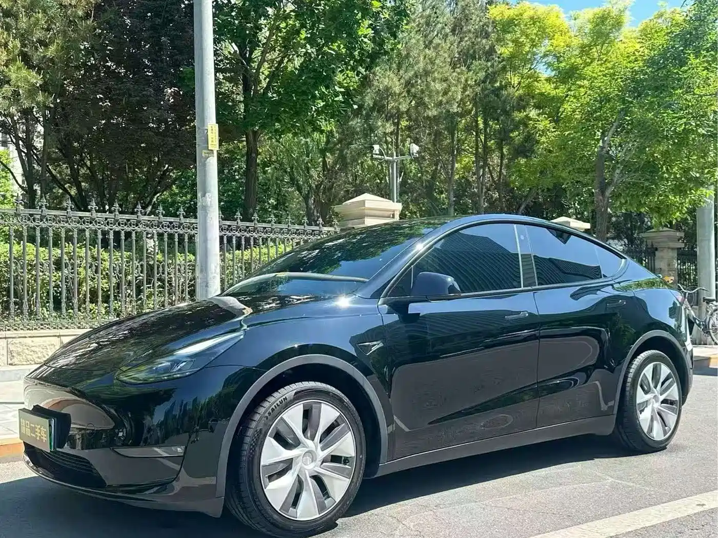  Tesla Model Y 2023 Long Range All-Wheel Drive Edition