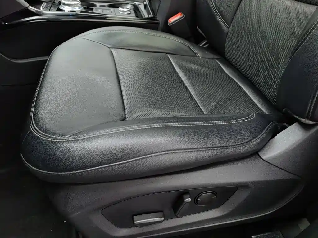 Фото 20 - Ford Explorer
