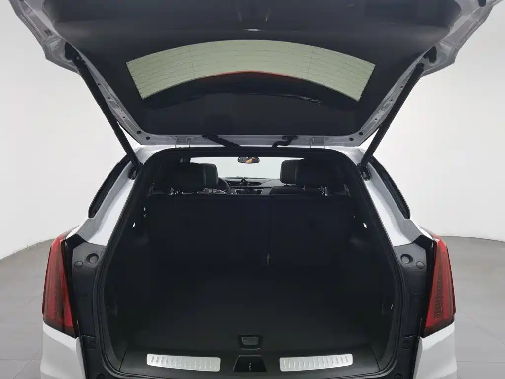Photo 16 - Cadillac XT5