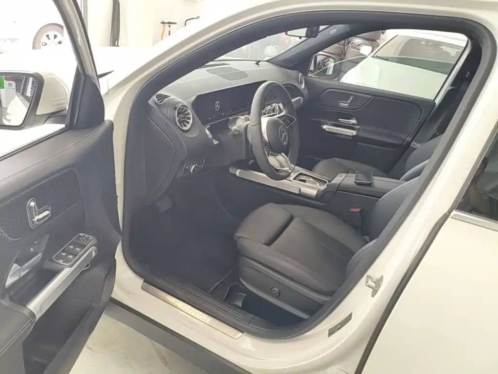 Mercedes-Benz GLB 2025 2024 Facelift GLB 220 Dynamic