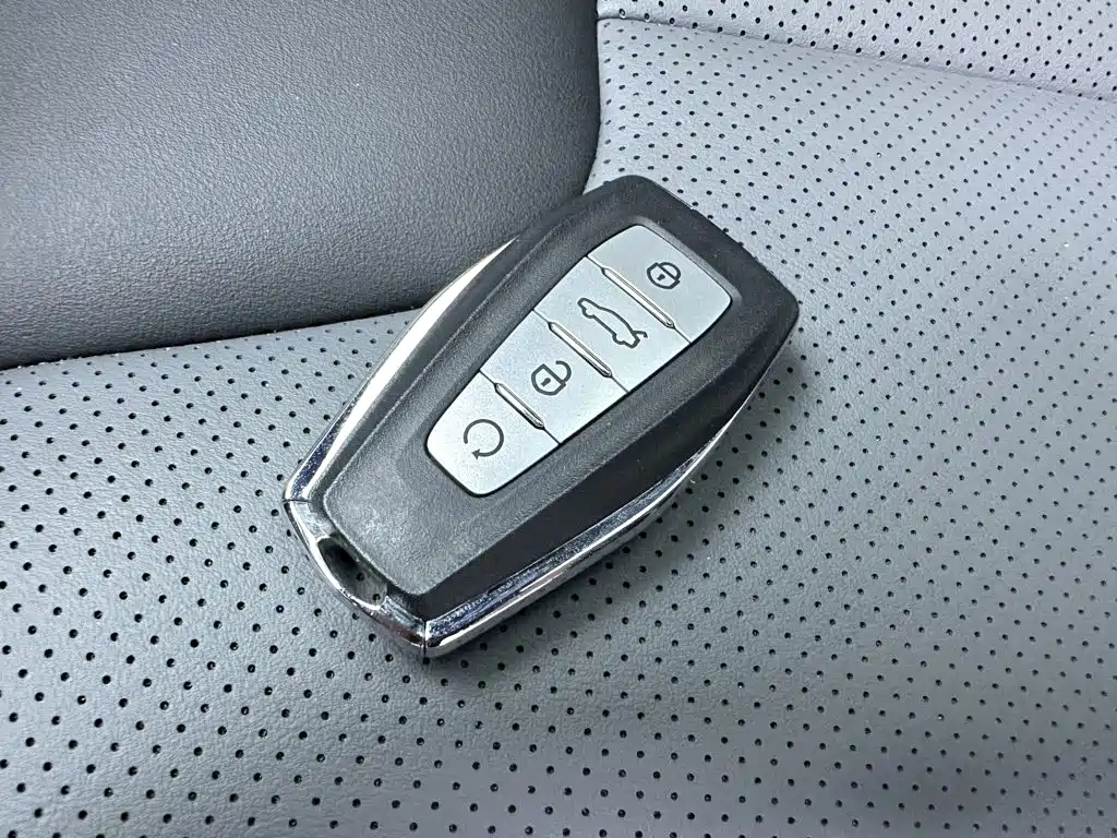 Фото 17 - Geely Atlas