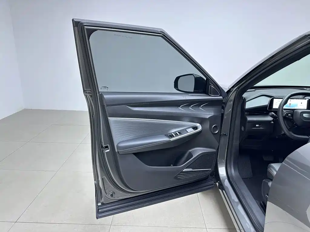 Фото 5 - Geely Atlas