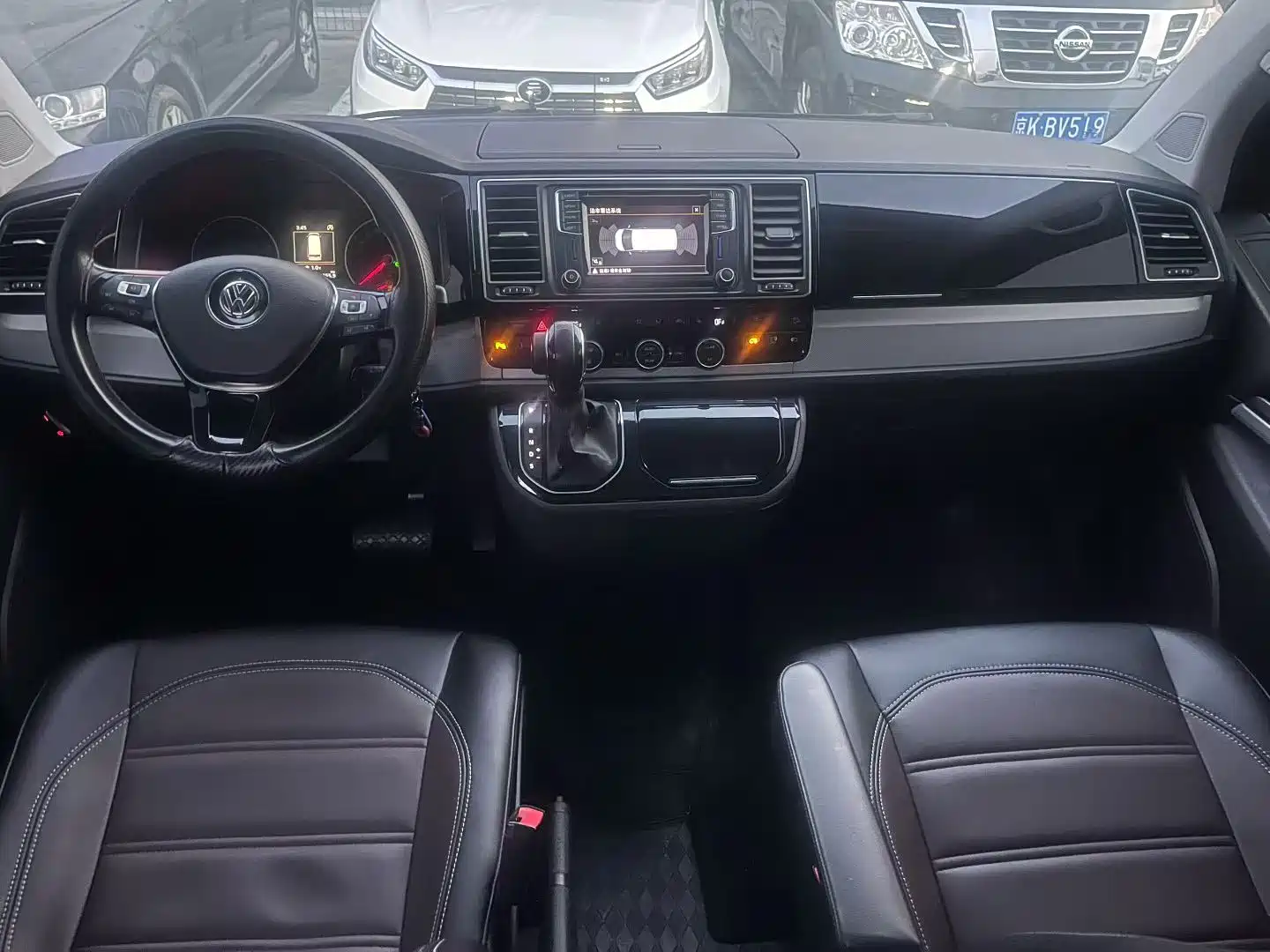 صورة 9 - Volkswagen Multivan