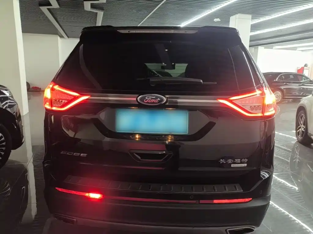 Фото 6 - Ford Edge
