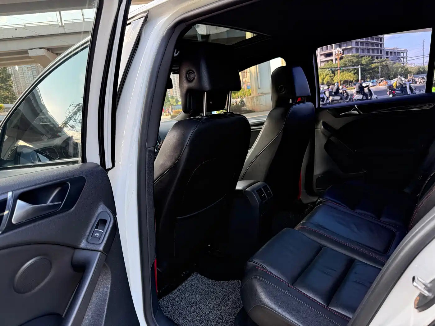 Volkswagen Golf GTI 2012 2.0TSI GTI фото 8