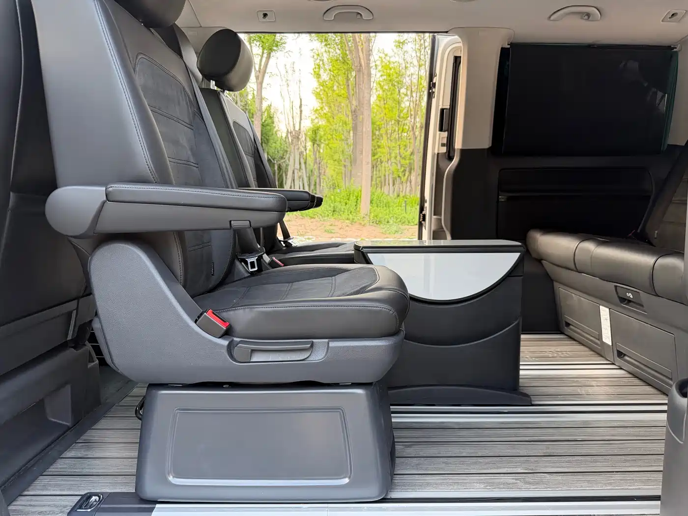 Volkswagen Multivan 2018 2.0TSI 4WD Premium Edition 7-Seater фото 15