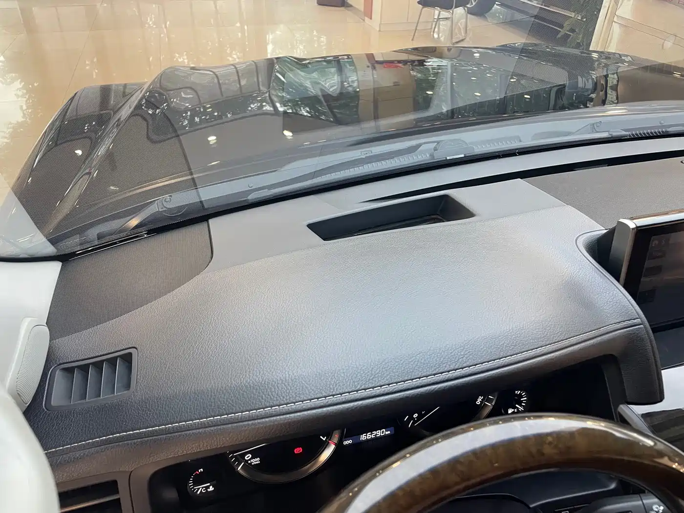 Фото 30 - Lexus LX